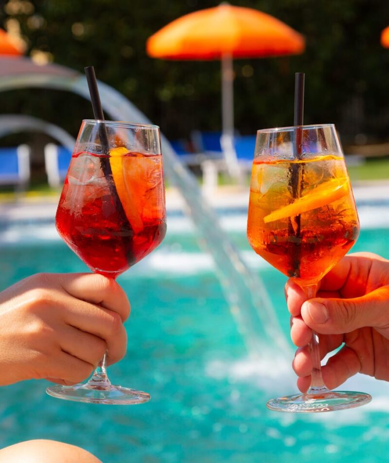 Cocktail al bordo piscina termale