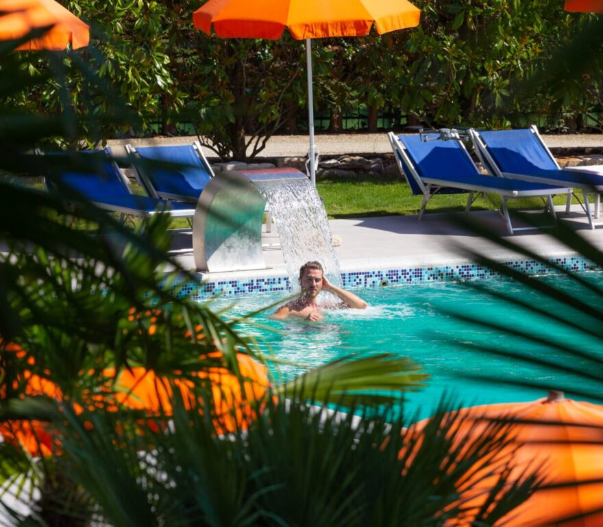Rilassante piscina termale all'aperto