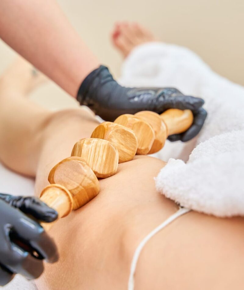 Momento di relax con massaggio spa.